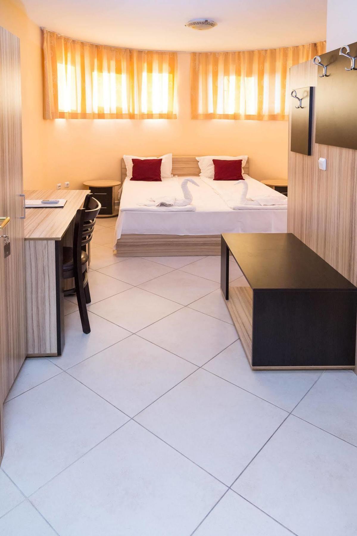 Hotel St Valentine All Inclusive Slăntjev Brjag Exteriör bild